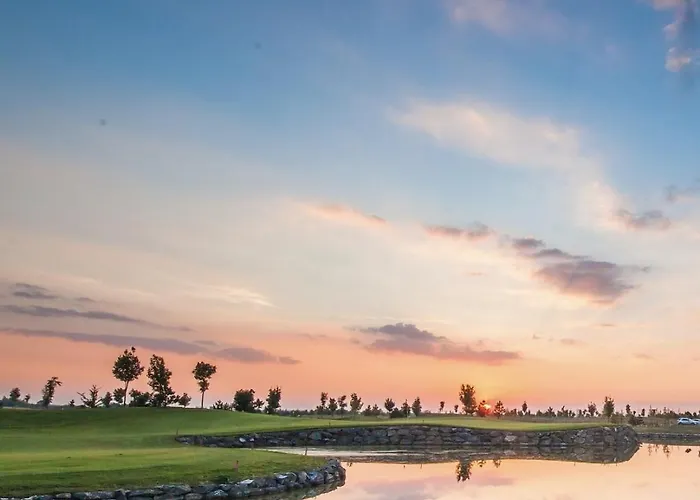 Golf - Hesperus Apartment