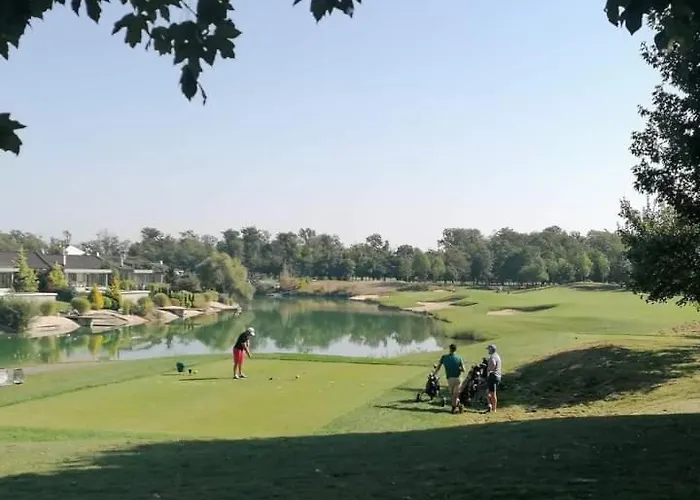 Golf - Hesperus Apartment